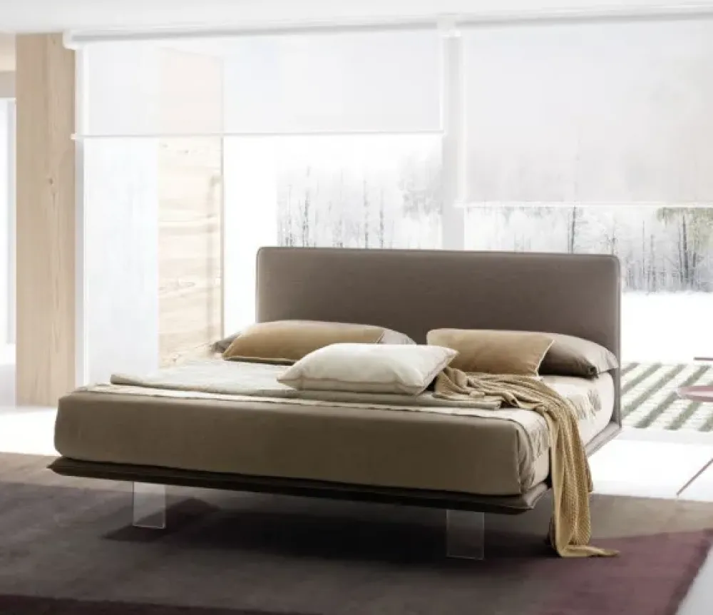 Letto matrimoniale con gambe Snap a prezzo scontato Letti