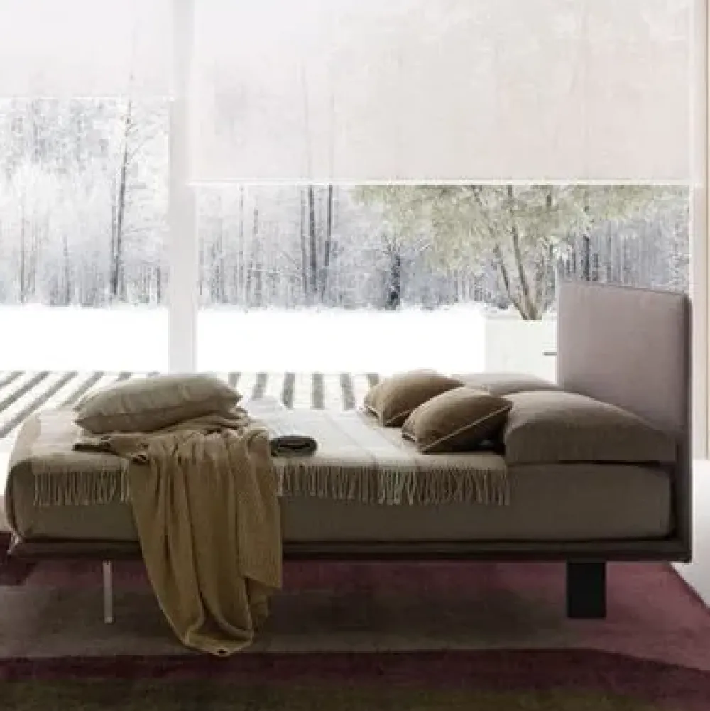 Letto matrimoniale con gambe Snap a prezzo scontato Letti