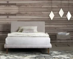 Discount Letto matrimoniale con gambe Metropolitan a prezzo scontato Letti