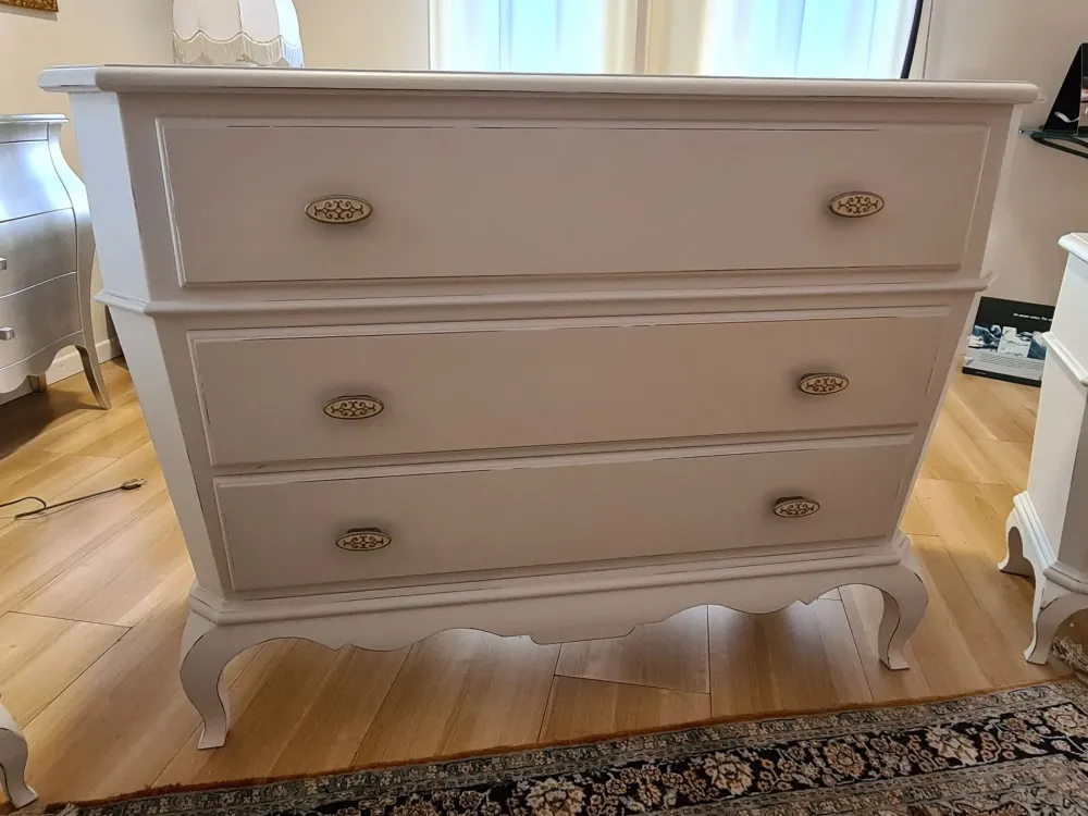 Artigianale Letto matrimoniale con gambe Lotus a prezzo ribassato- Letti