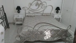 Artigianale Letto matrimoniale con giroletto Venaria a prezzo scontato- Letti