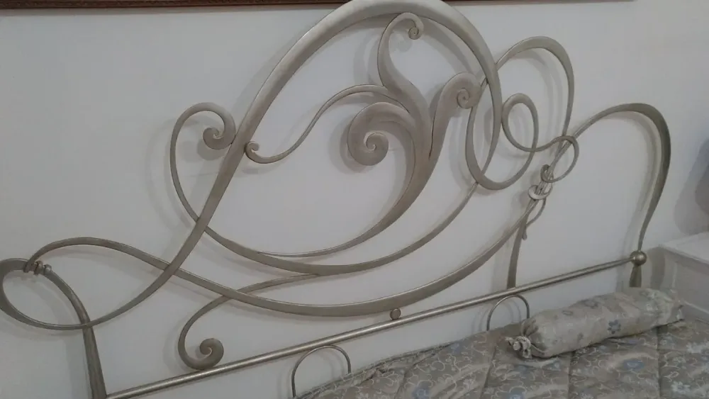 Artigianale Letto matrimoniale con giroletto Venaria a prezzo scontato- Letti