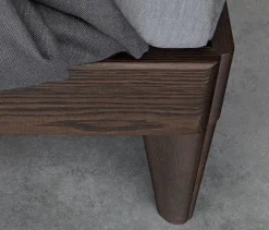 Outlet Letto matrimoniale con piedini Clark a prezzo scontato Letti