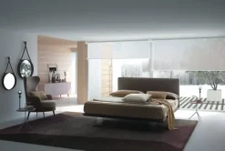 Letto matrimoniale con piedini Snap a prezzo scontato^Le Comfort