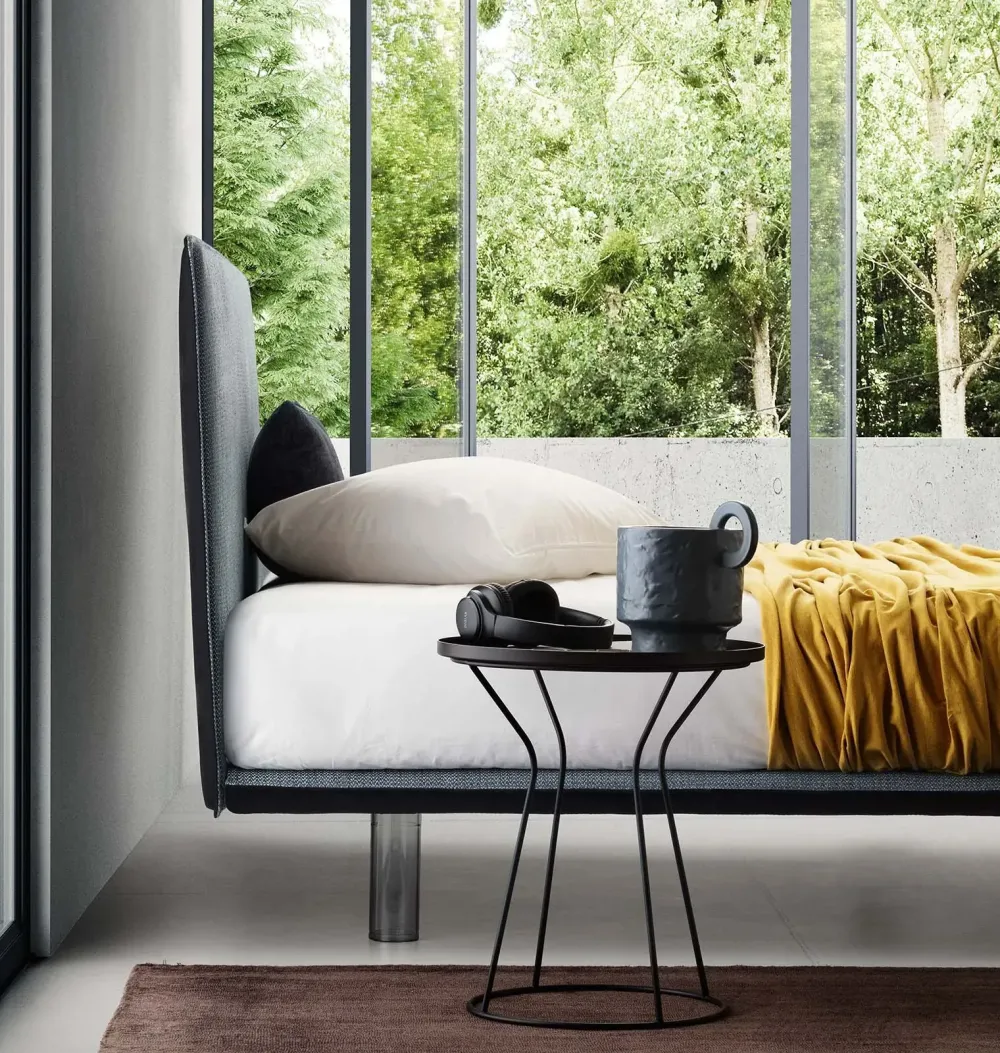 Letto matrimoniale con piedini Snap a prezzo scontato^Le Comfort