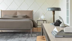 Flou Letto matrimoniale con piedini Iko a prezzo riservato- Letti