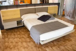 Online Letto matrimoniale con piedini Ecletto a prezzo ribassato Letti