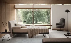 Le Comfort Letto matrimoniale con piedini Monaco a prezzo scontato- Letti