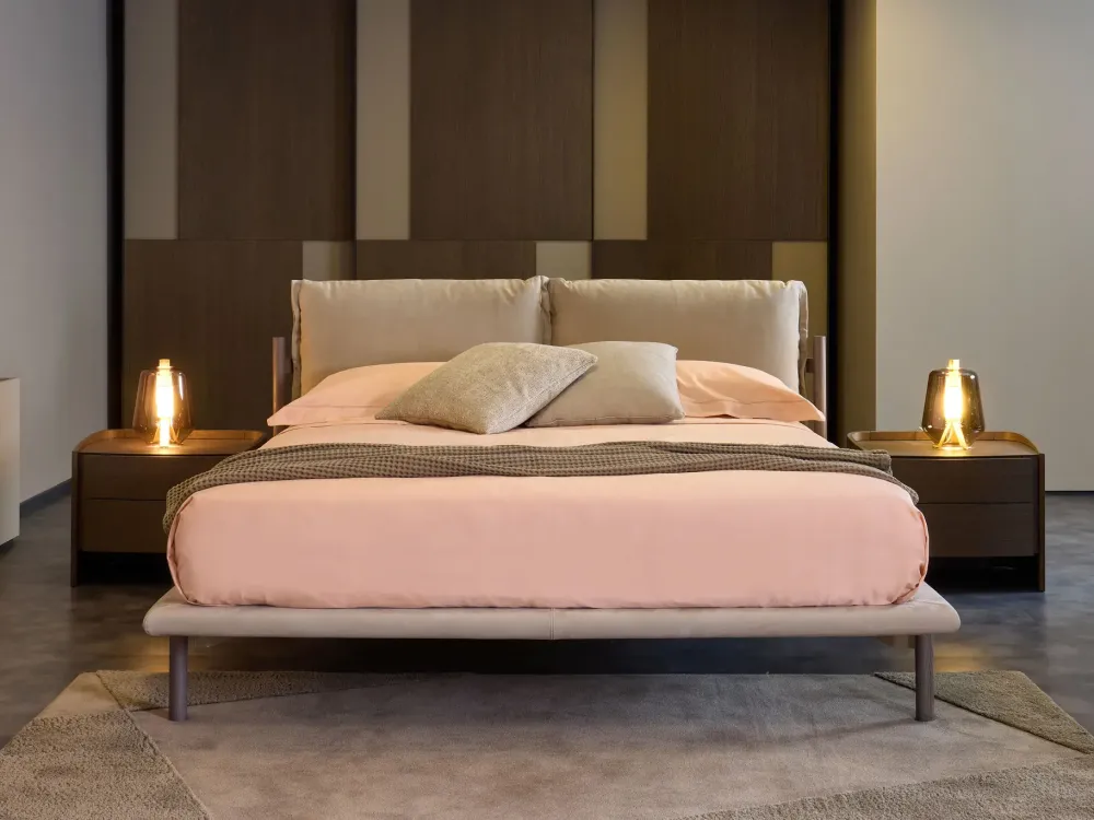 New Letto matrimoniale con piedini Cayman outlet a prezzo scontato Letti