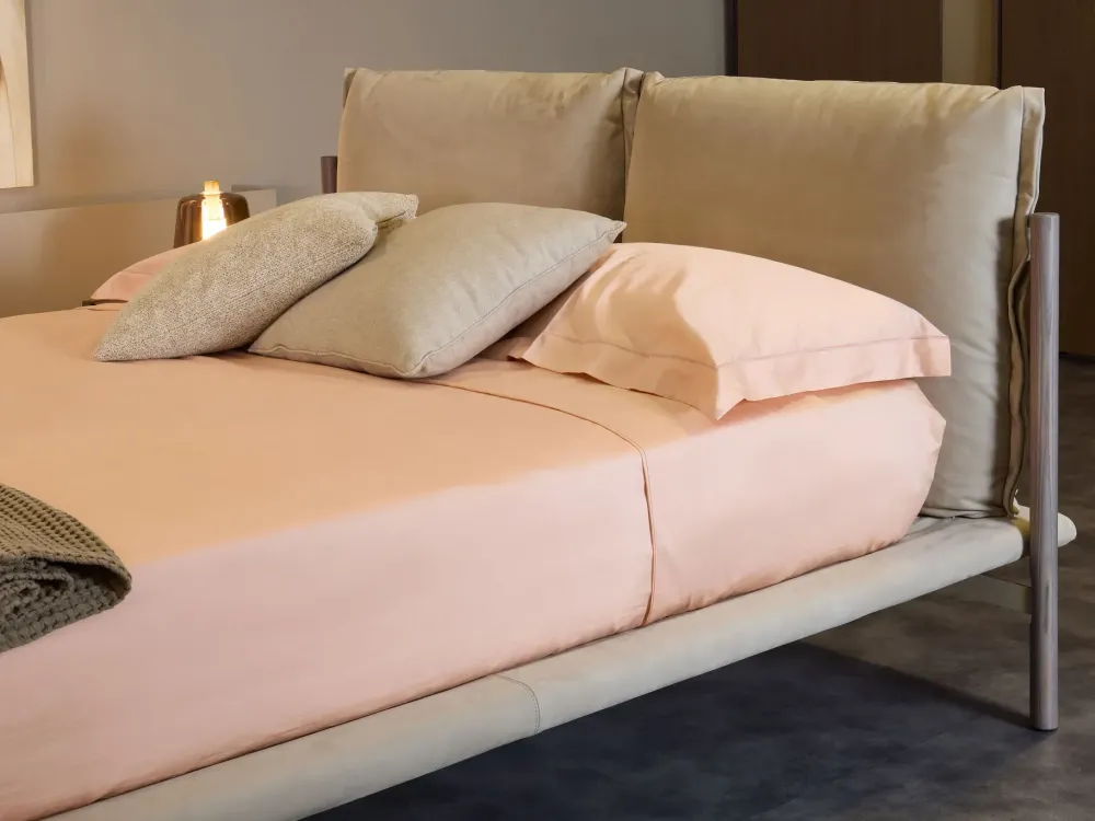 New Letto matrimoniale con piedini Cayman outlet a prezzo scontato Letti