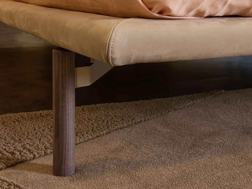 New Letto matrimoniale con piedini Cayman outlet a prezzo scontato Letti