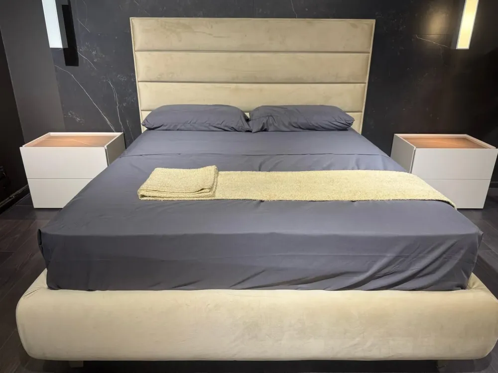 Outlet Letto matrimoniale design Tamigi a prezzo scontato Letti