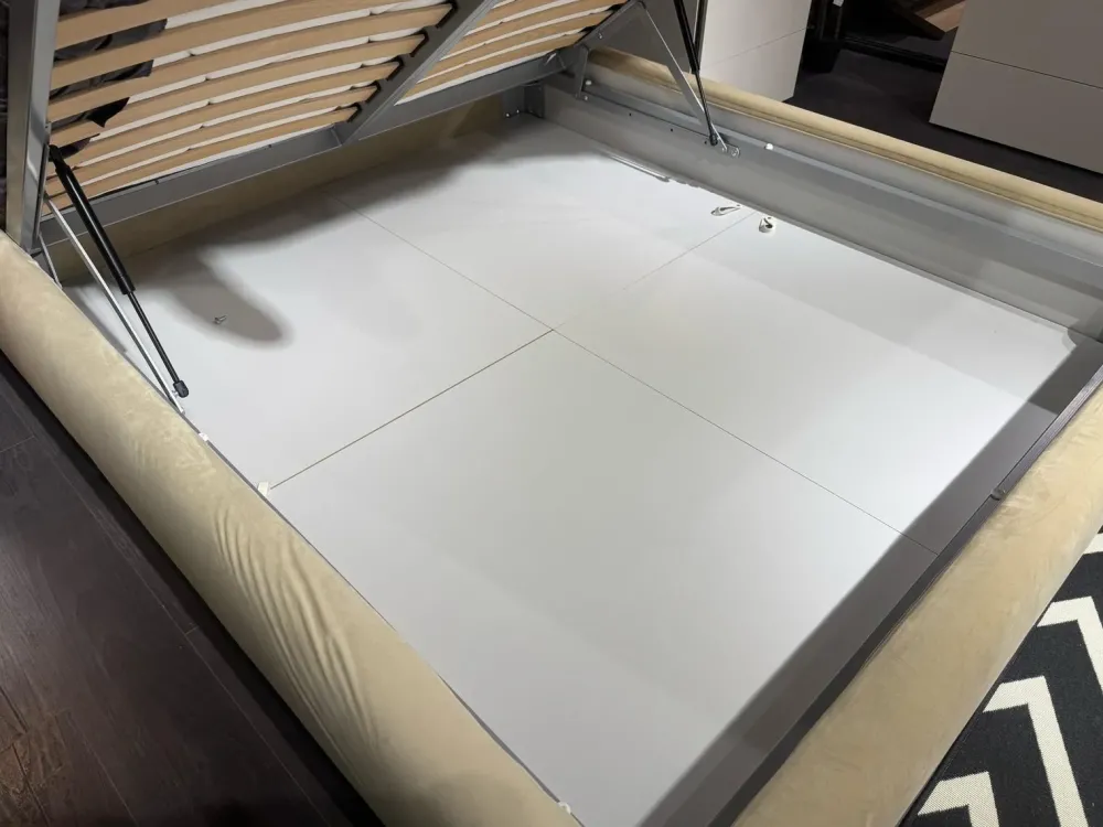 Outlet Letto matrimoniale design Tamigi a prezzo scontato Letti