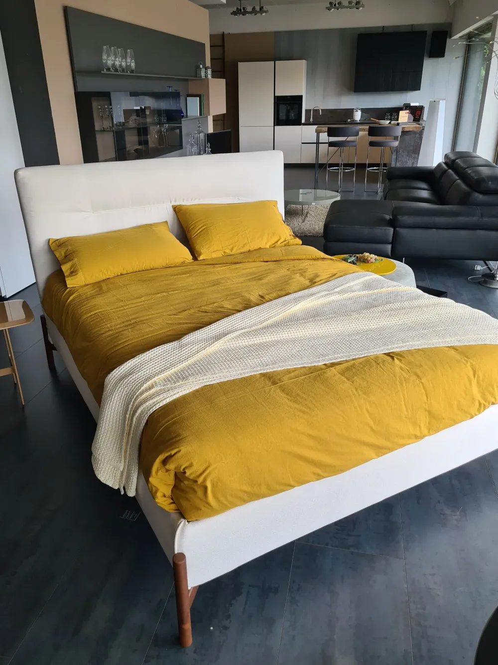 Letto matrimoniale design Verney a prezzo scontato^Altrenotti Outlet