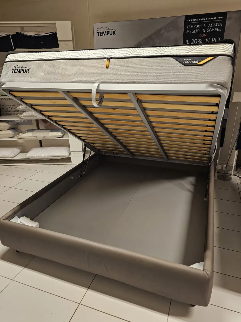 Sale Letto matrimoniale moderno Uno a prezzo ribassato Letti