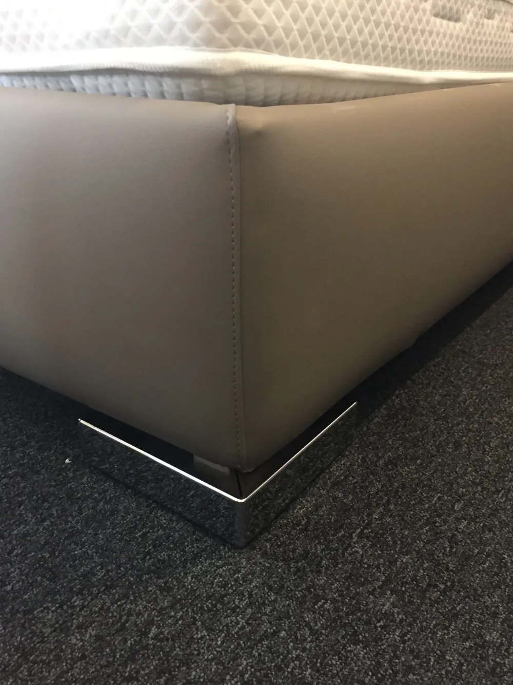 Sale Letto matrimoniale moderno su misura a prezzo scontato Letti