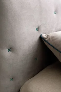 Outlet Letto matrimoniale moderno Atium a prezzo ribassato Letti