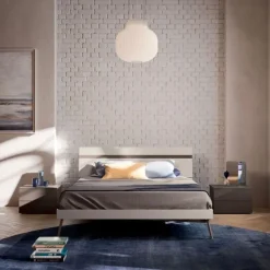 Orme Letto matrimoniale Light Night con gambe Elga a prezzo scontato.- Letti