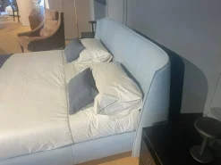 Letto moderno Archibald di SCONTATO^Poltrona Frau Best