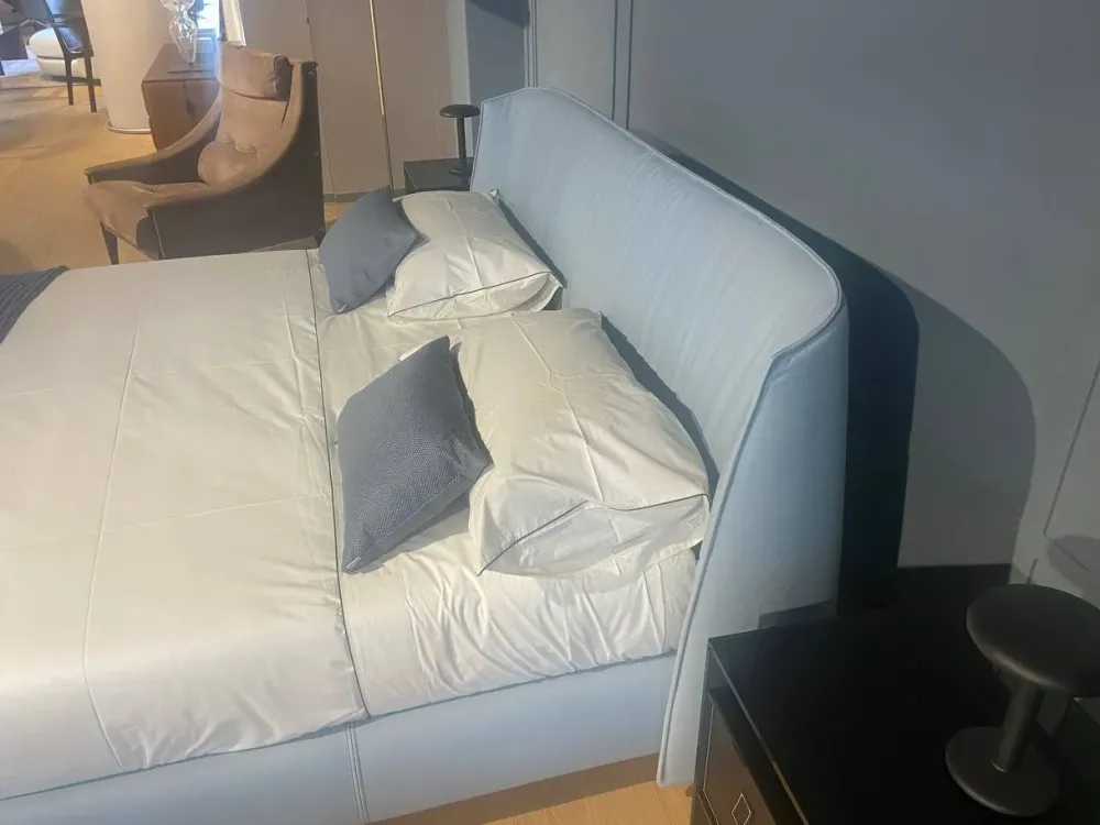 Letto moderno Archibald di SCONTATO^Poltrona Frau Best