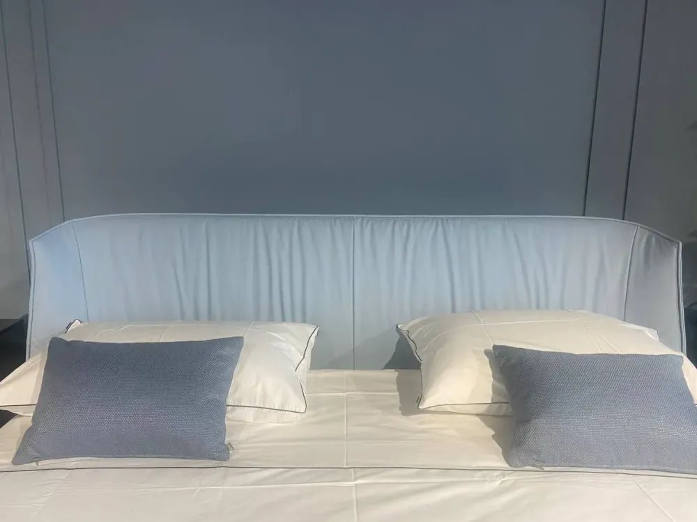 Letto moderno Archibald di SCONTATO^Poltrona Frau Best
