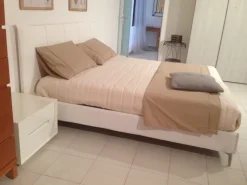 Letto moderno con gambe Tim a prezzo scontato^Felis Online