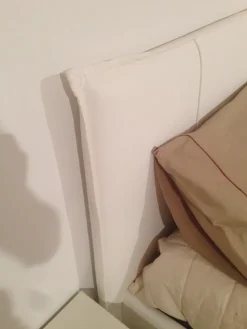 Letto moderno con gambe Tim a prezzo scontato^Felis Online