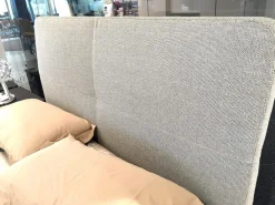 Letto moderno con giroletto Laze a prezzo scontato^Poliform Discount