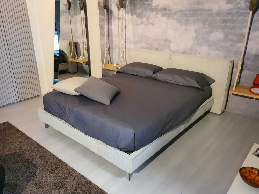 Discount Letto moderno con giroletto Flann air 2.0 a prezzo scontato Letti
