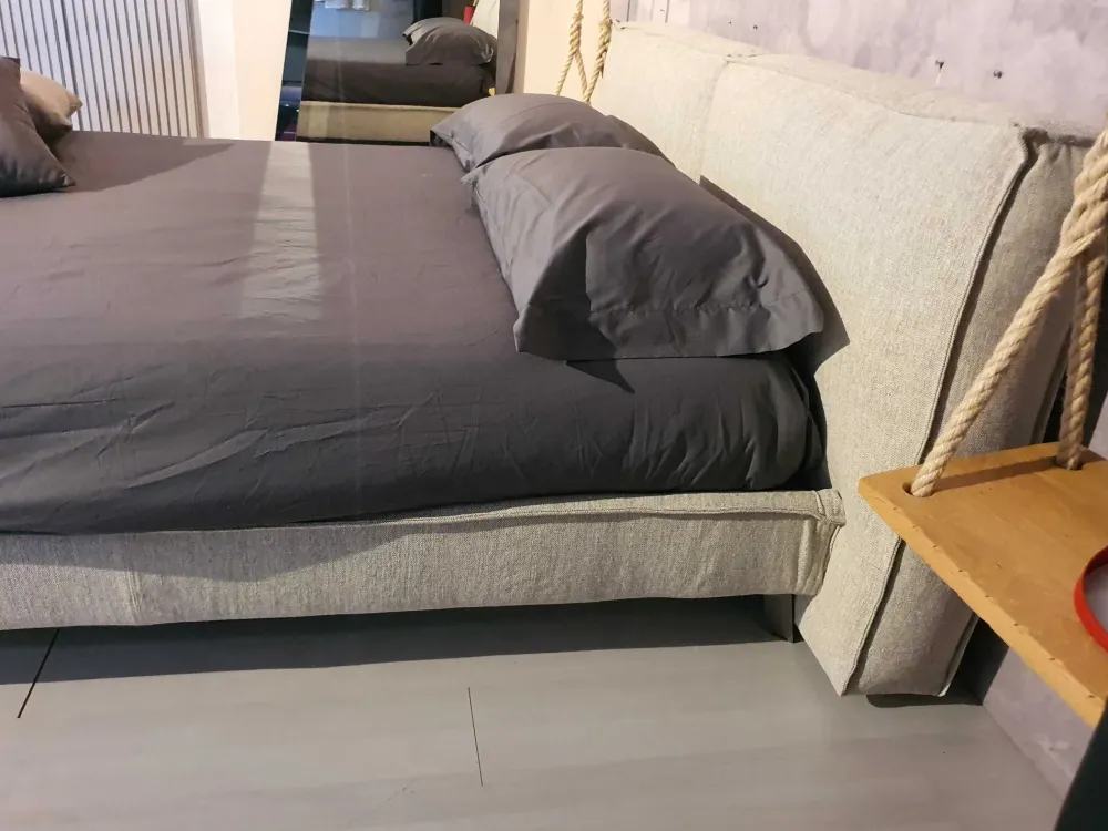 Discount Letto moderno con giroletto Flann air 2.0 a prezzo scontato Letti