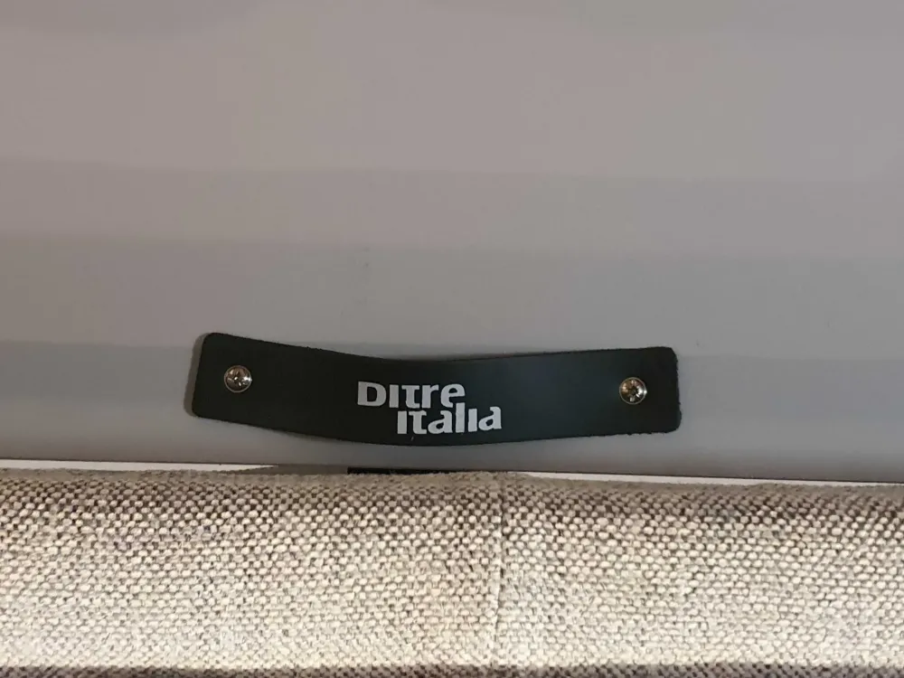 Discount Letto moderno con giroletto Flann air 2.0 a prezzo scontato Letti