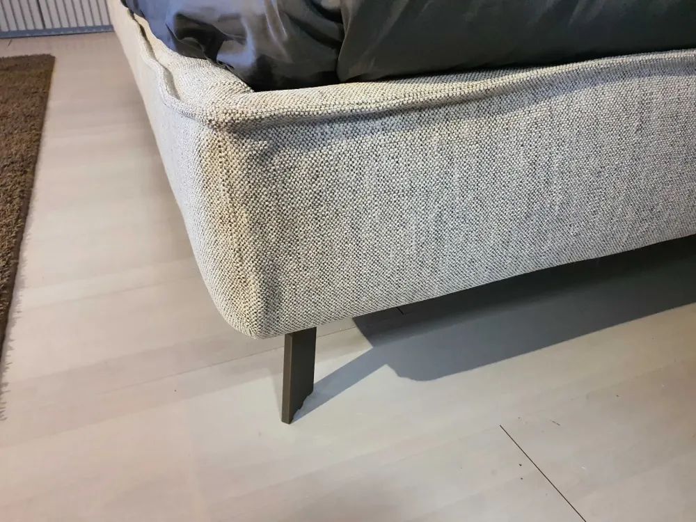 Discount Letto moderno con giroletto Flann air 2.0 a prezzo scontato Letti