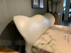 Letto moderno con piedini Marylin a prezzo ribassato^Flou Sale