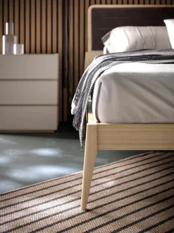 Outlet Letto moderno Letto matrimoniale modello larissa scontato 40% Letti