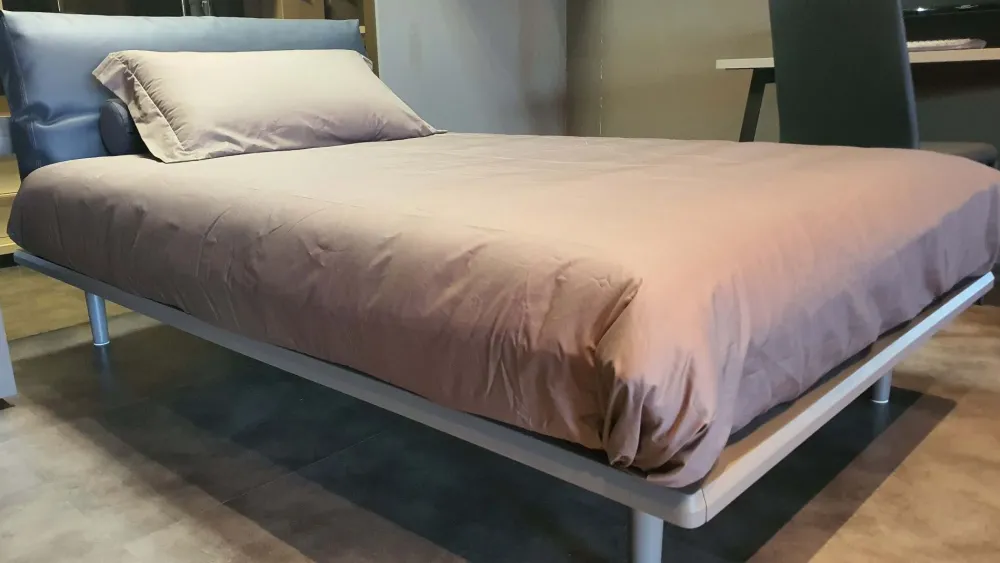 Clearance Letto piazza e mezzo con gambe Piuma a prezzo scontato Letti