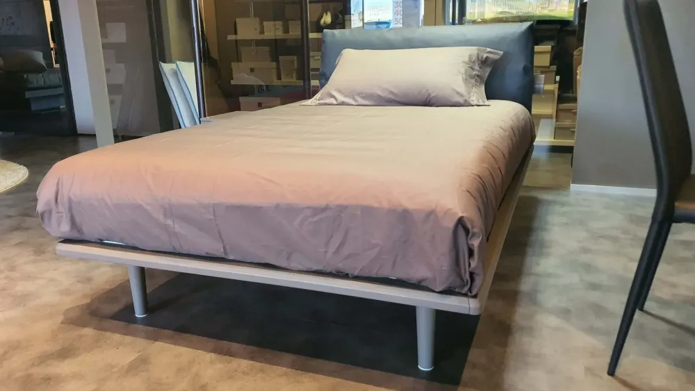 Clearance Letto piazza e mezzo con gambe Piuma a prezzo scontato Letti