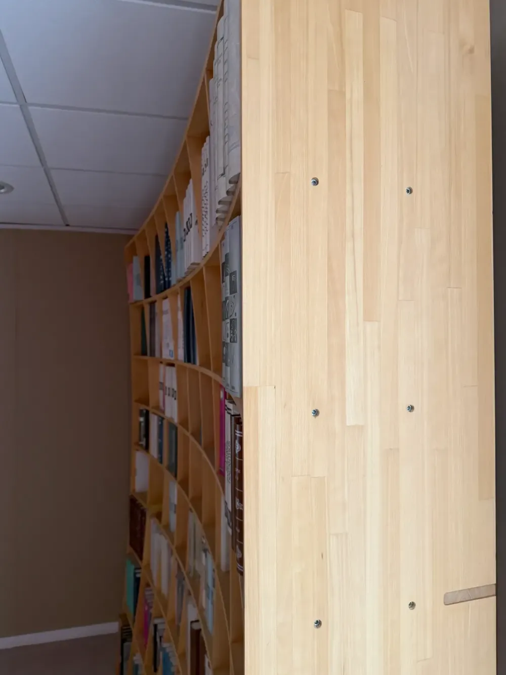 Libreria in legno scontata -67%: scopri Biosfera^Artigianale Outlet