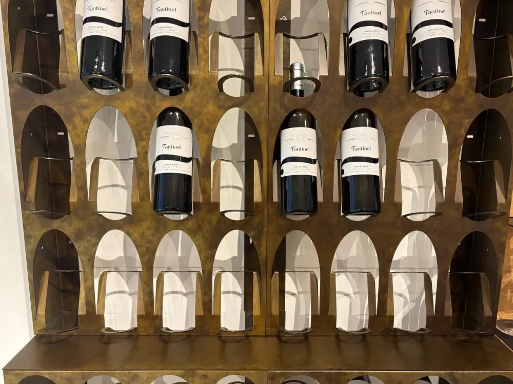 Online Libreria modello Libreria del vino di a prezzo riservato Librerie