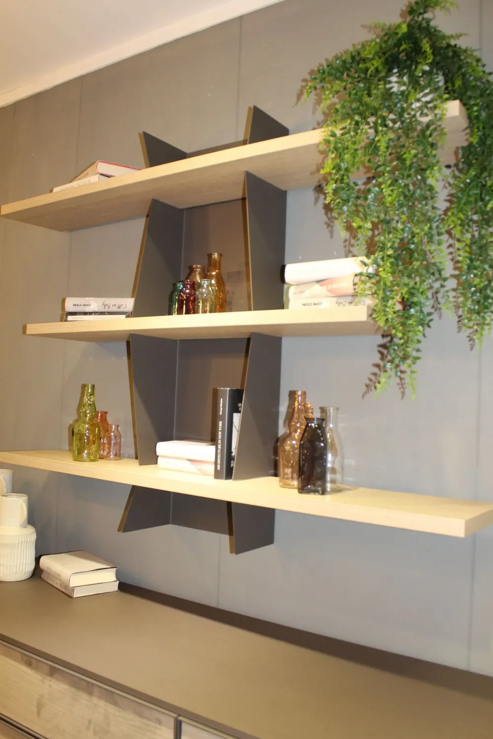 Tomasella Libreria modello Versus sospesa di a prezzo scontato- Librerie