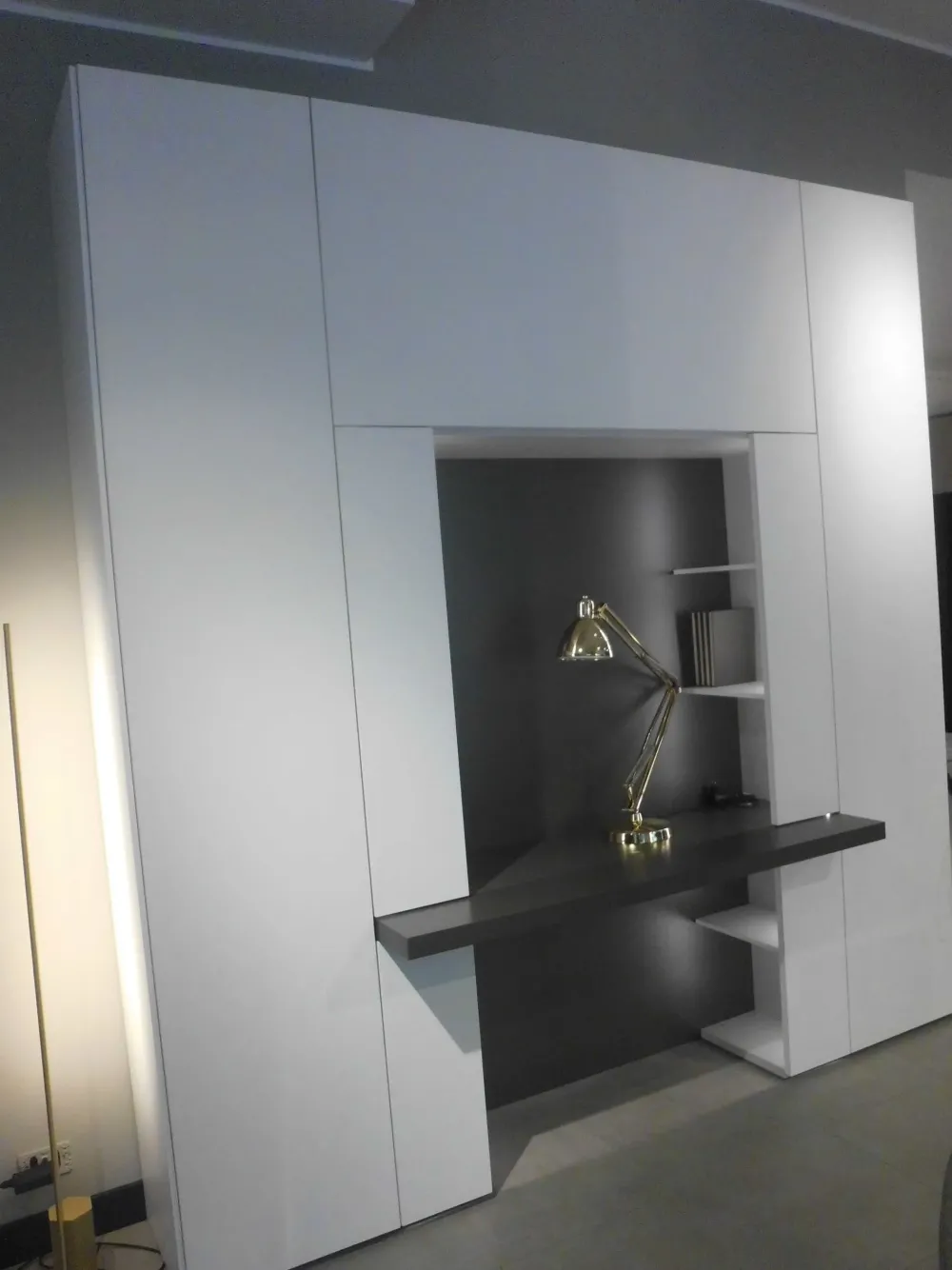 Libreria Roomy con scrivania stile moderno Roomy con scrivania di in Offerta Outlet^Caccaro Discount