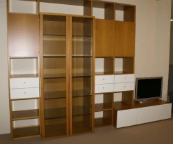 Clearance Libreria Surprise in legno noce e laccato bianco di Librerie