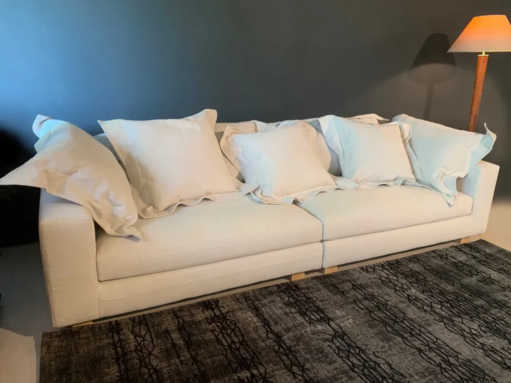 Discount Lineare modello Nebula nine di a prezzi convenienti Divani