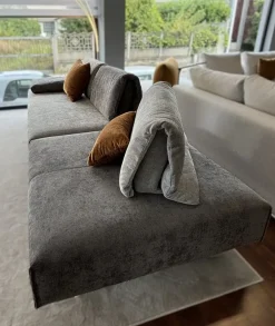 Artigianale Lineare tessuto modello Divano di design abbraccio con pouf di- Divani