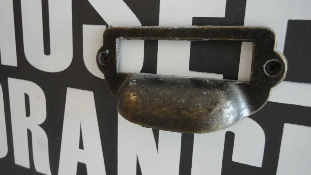 Madia a cassetti dipinta con scritte scontata del -60%^Collezione esclusiva Best