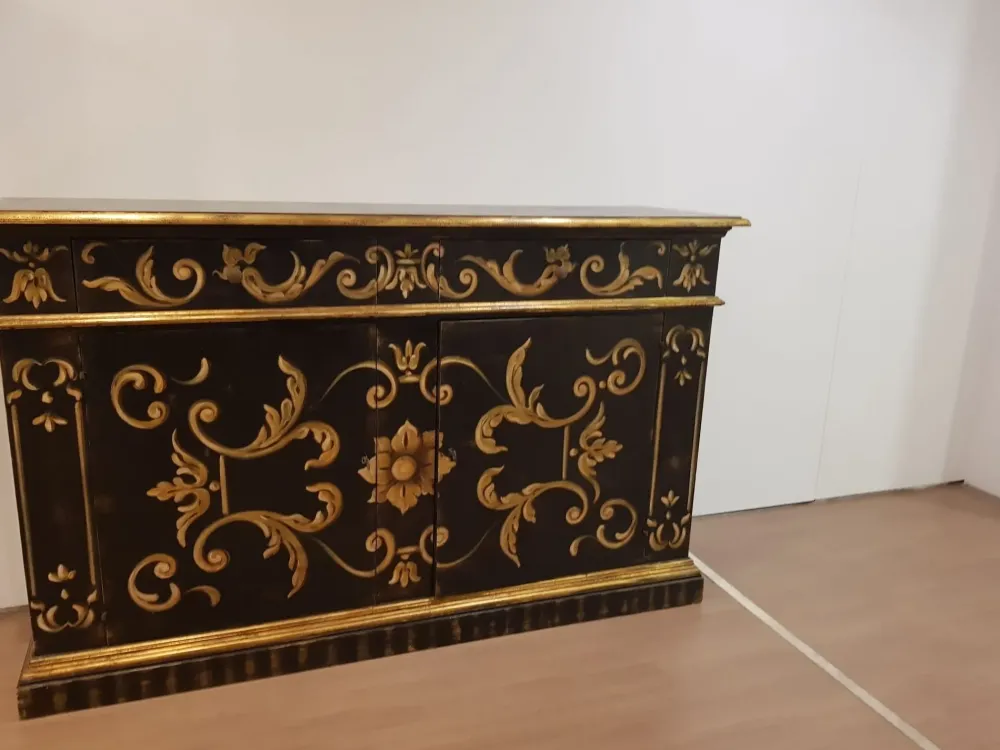 Discount Madia Decorata di a prezzi convenienti Madie