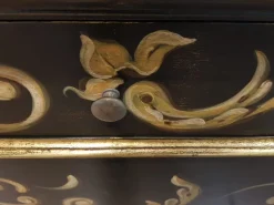 Discount Madia Decorata di a prezzi convenienti Madie