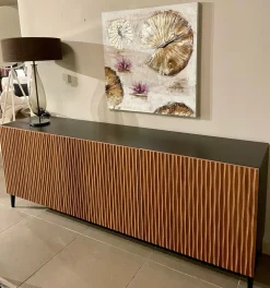 Outlet Madia di in legno Musa a prezzo scontato Madie