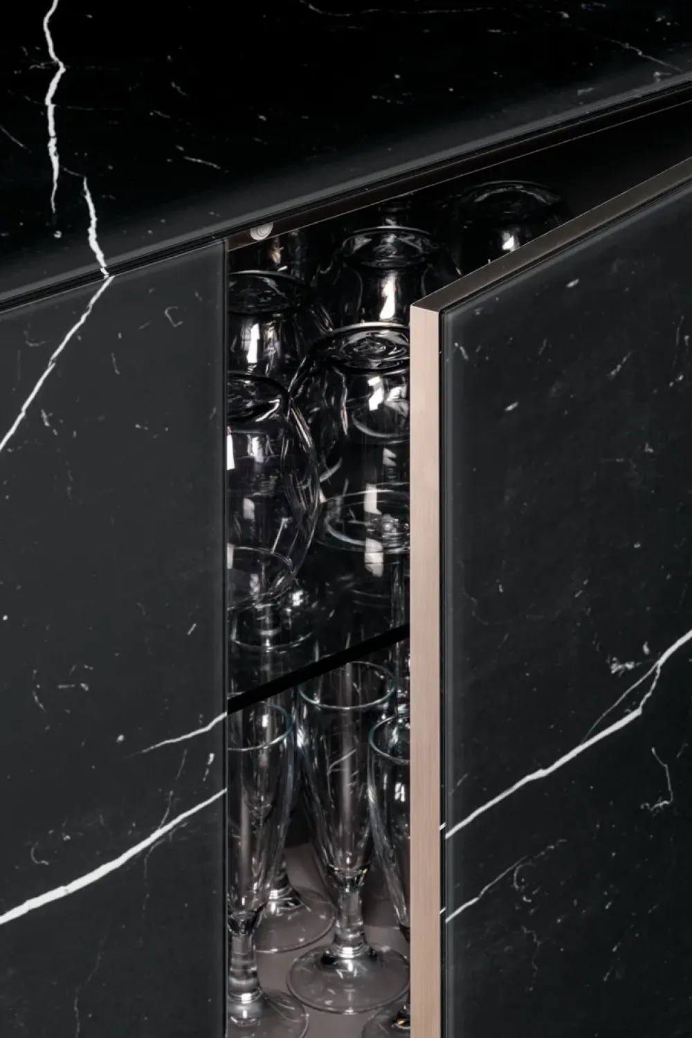 Lago Madia di in vetro Materia 1007 a prezzo riservato- Madie