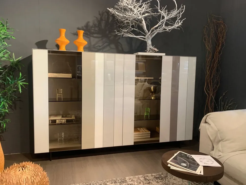 Outlet Madia di in vetro Now 1376 a prezzo riservato Madie