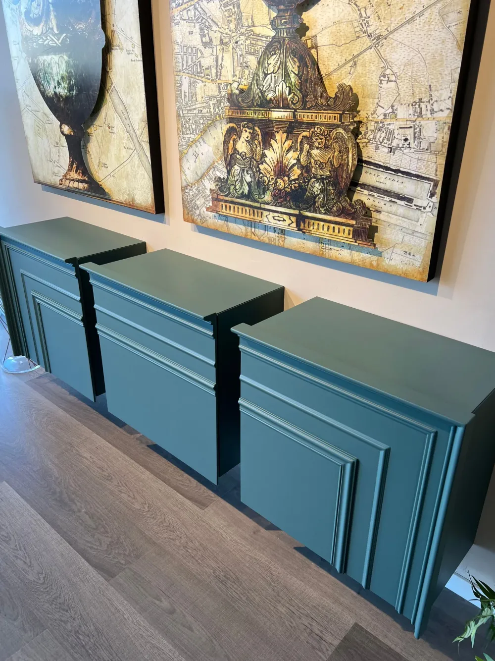 Madia Gessolina pensile di con forte sconto^Minotti Italia